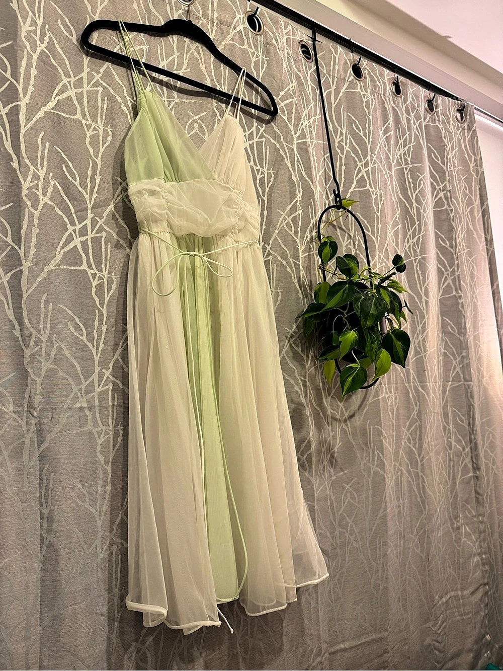 Sheer Layered in Green & White Like New